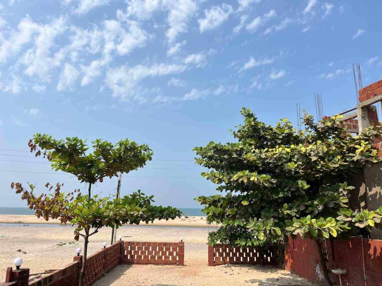 Klub Khavana- The Exclusive Beachfront Resort Vengurla Bagian luar foto