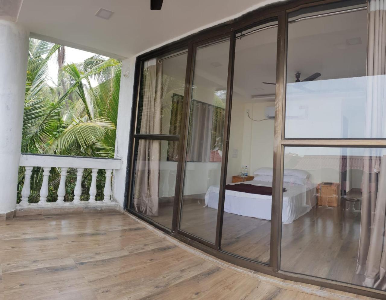 Klub Khavana- The Exclusive Beachfront Resort Vengurla Bagian luar foto