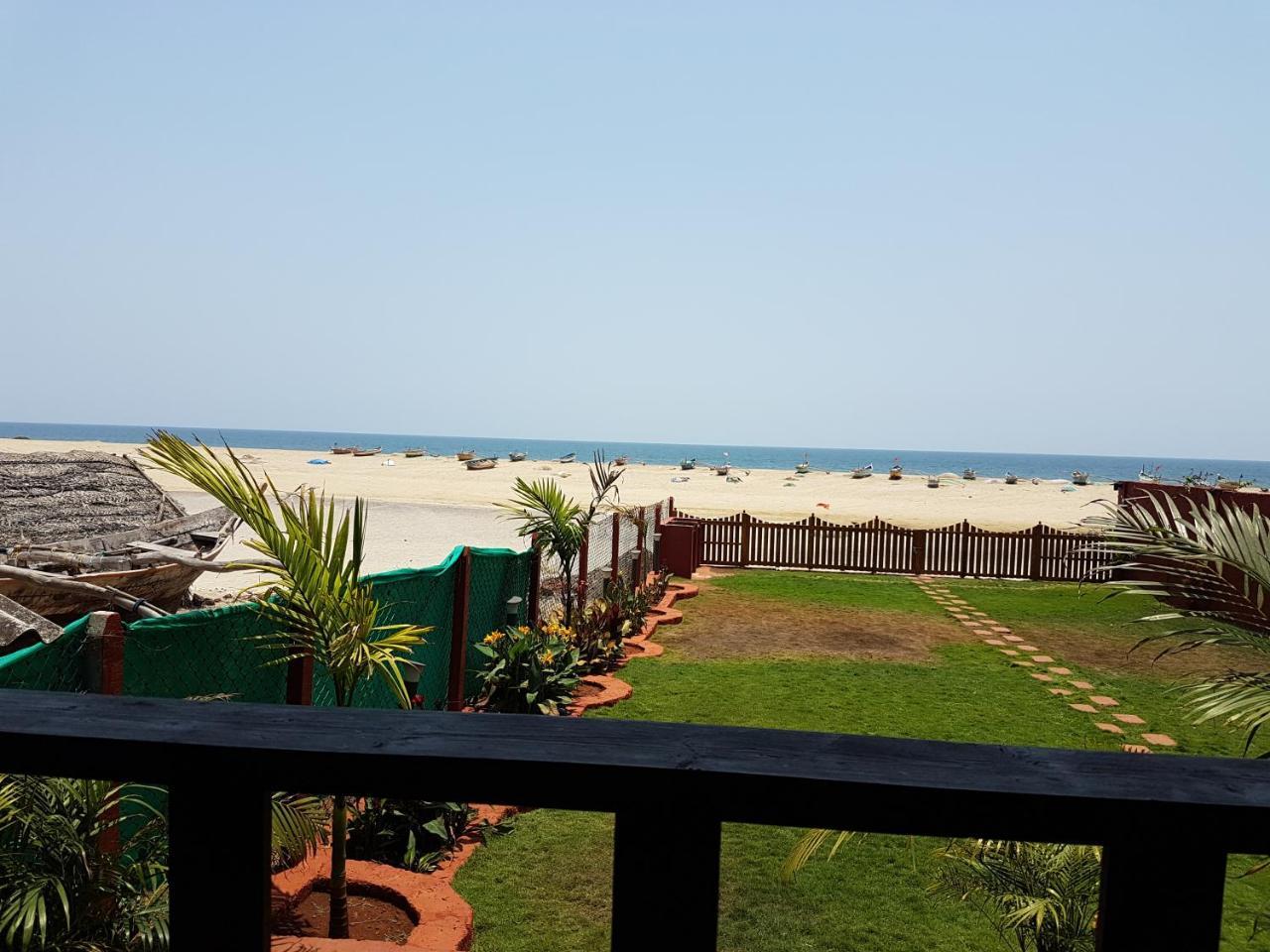 Klub Khavana- The Exclusive Beachfront Resort Vengurla Bagian luar foto